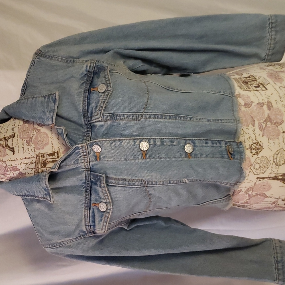Old Navy denim jacket, size XL junior (14-16)